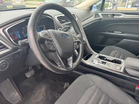 Used 2017 Ford Fusion SE FWD image 10