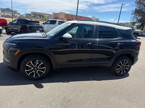 Used 2025 Chevrolet TrailBlazer ACTIV image 2