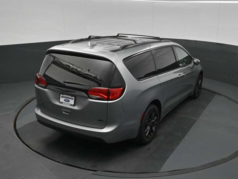 Used 2020 Chrysler Pacifica Touring-L w/ Advanced Safetytec Group AWD/4WD image 28