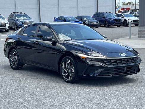 Certified 2025 Hyundai Elantra SEL FWD image 15
