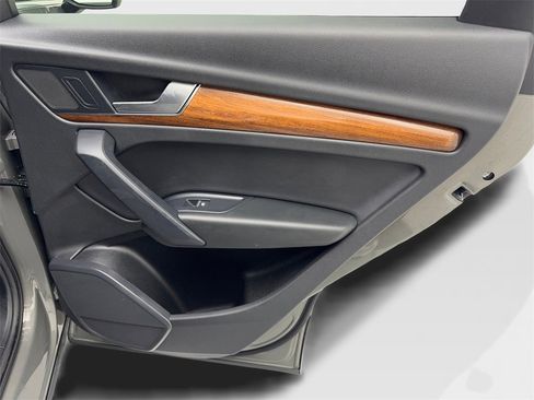 Used 2023 Audi Q5 2.0T Premium w/ Convenience Package image 43