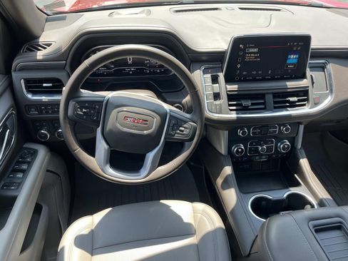 Used 2023 GMC Yukon XL SLT w/ SLT Premium Package AWD/4WD image 12