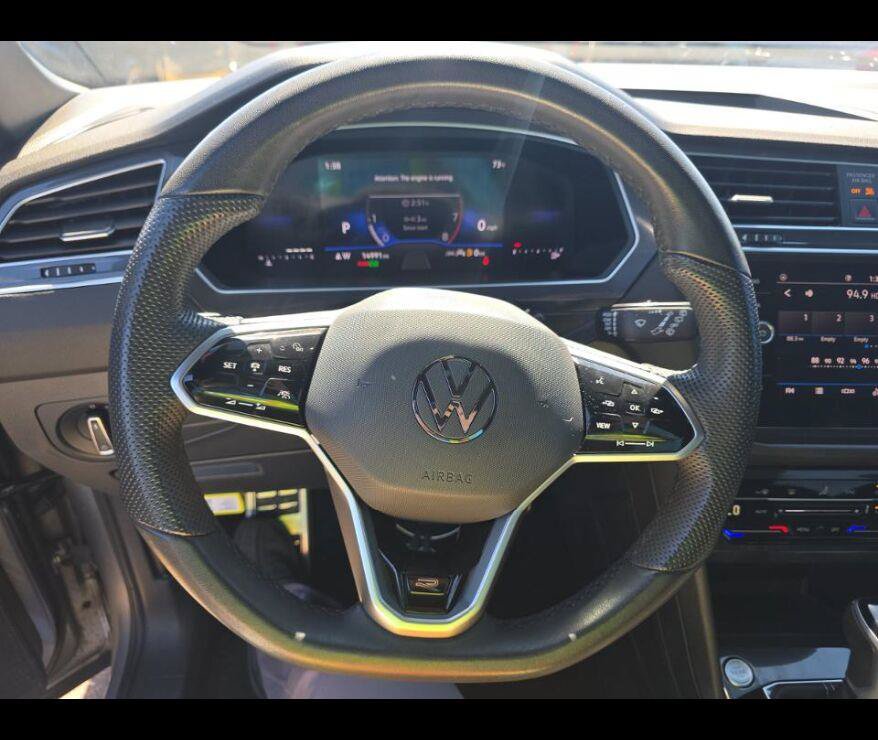 Used 2024 Volkswagen Tiguan SE R-Line FWD image 4