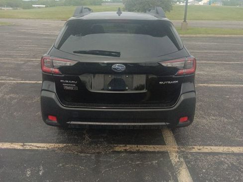 Used 2023 Subaru Outback Premium AWD/4WD image 4