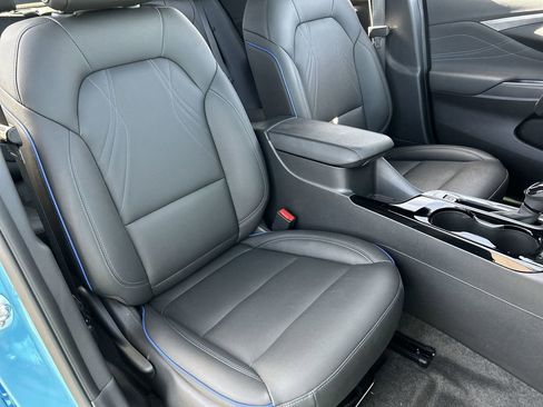 Used 2025 Buick Envista Sport Touring w/ Convenience I Package FWD image 28