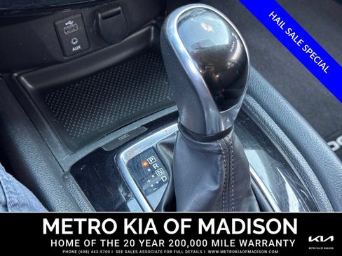 Used 2017 Nissan Rogue SV AWD/4WD image 27