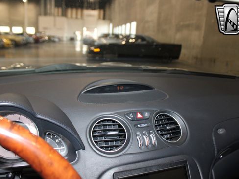 Used 2011 Mercedes-Benz SL 550 image 24