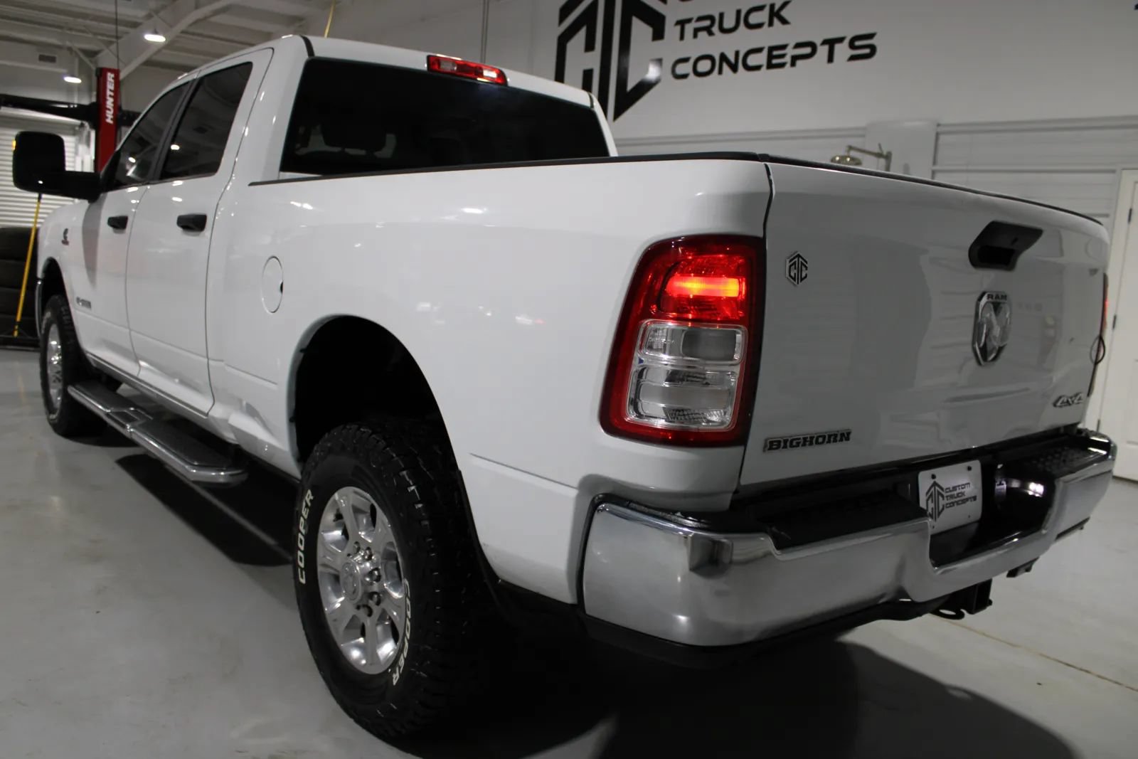 Used 2024 RAM 2500 Big Horn w/ Off Road Package AWD/4WD image 5
