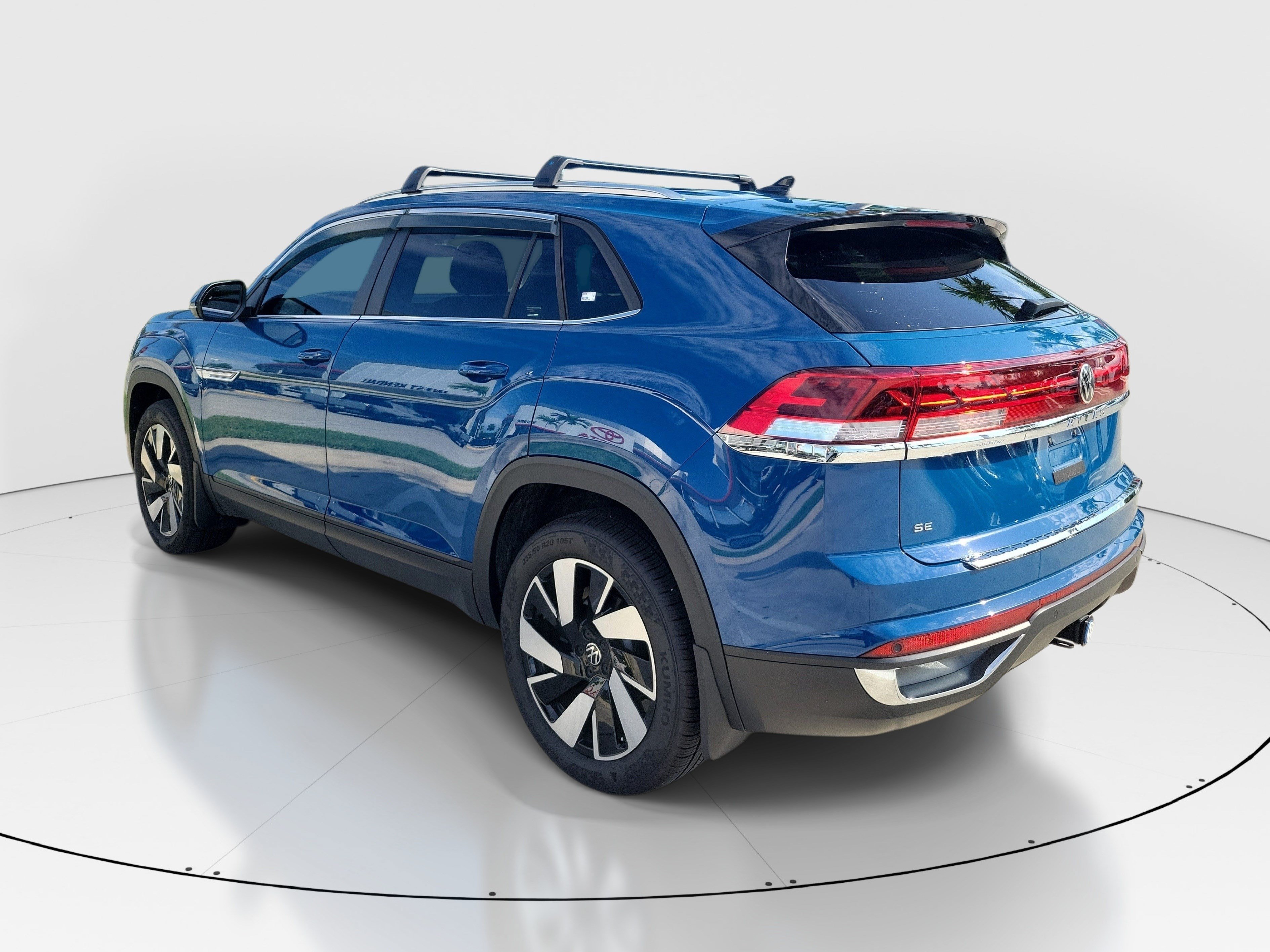 Used 2025 Volkswagen Atlas Cross Sport SE FWD image 5