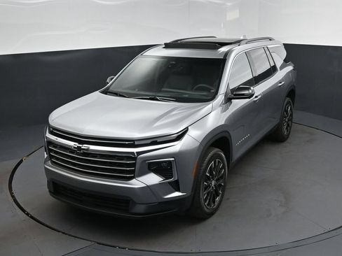 New 2026 Chevrolet Traverse LT w/ Sun and Wheel Package FWD image 30