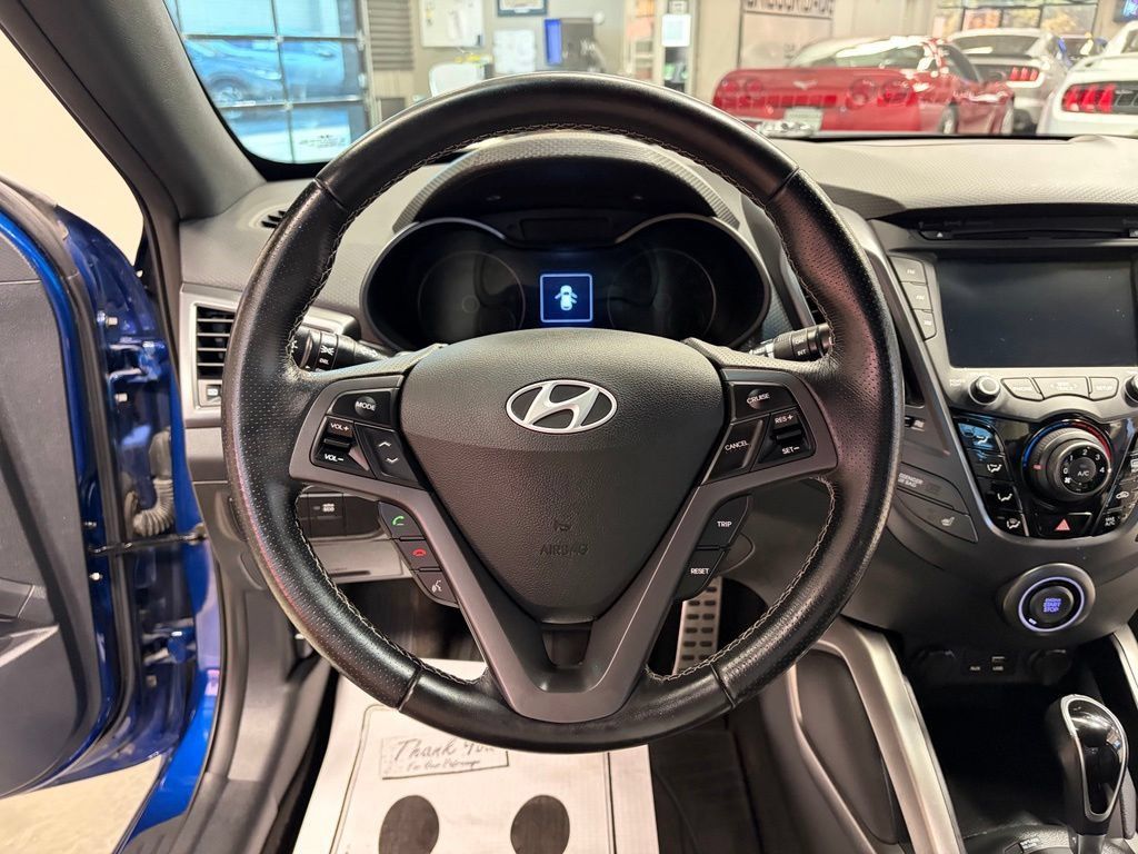 Used 2016 Hyundai Veloster Turbo FWD image 10