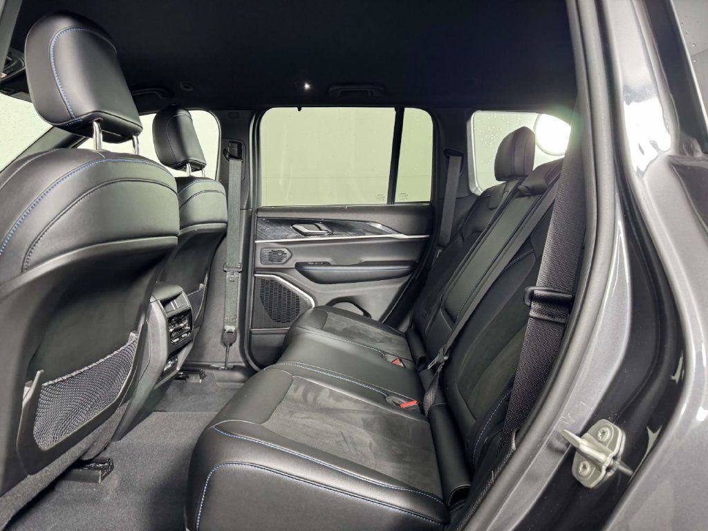 Used 2024 Jeep Grand Cherokee Trailhawk w/ Luxury Tech Group III AWD/4WD image 33
