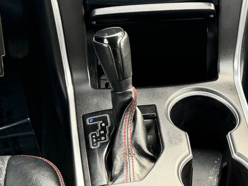 Used 2015 Toyota Camry SE FWD image 16