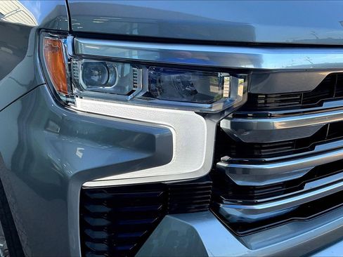 Used 2024 Chevrolet Silverado 1500 High Country w/ Technology Package AWD/4WD image 32