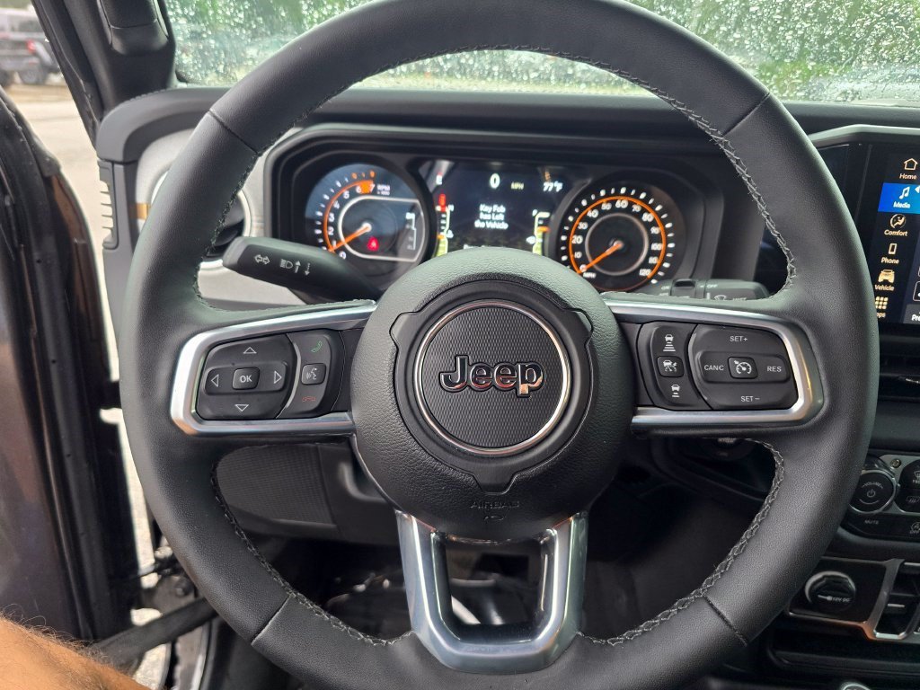 Used 2026 Jeep Wrangler Unlimited Sahara AWD/4WD image 15