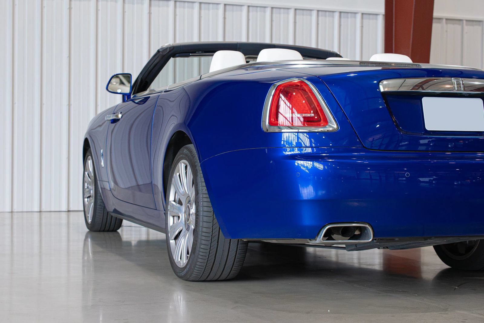 Used 2017 Rolls-Royce Dawn RWD image 14