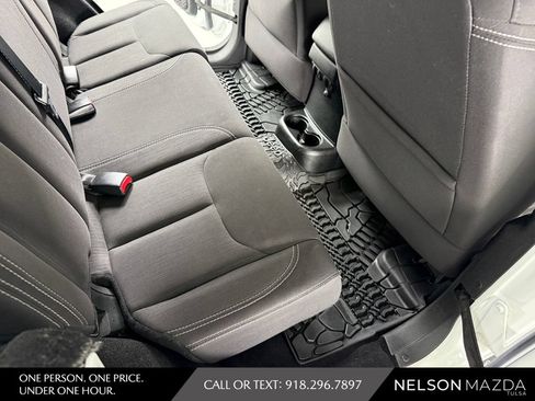 Used 2016 Jeep Wrangler Unlimited Sahara AWD/4WD image 43