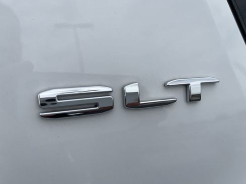 Used 2023 GMC Acadia SLT w/ Technology Package FWD image 32