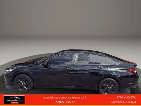 Used 2023 Hyundai Elantra SEL w/ Cargo Package FWD image 3