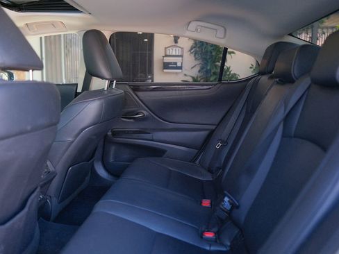 Used 2021 Lexus ES 300h w/ Premium Package FWD image 34