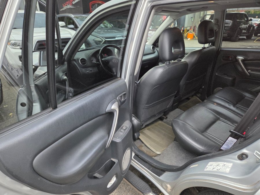Used 2005 Toyota RAV4 4WD image 11