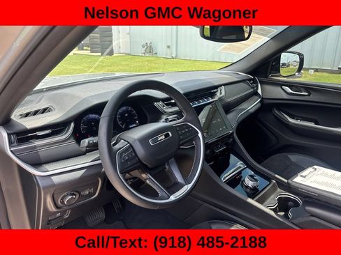 Used 2024 Jeep Grand Cherokee L Altitude AWD/4WD image 10