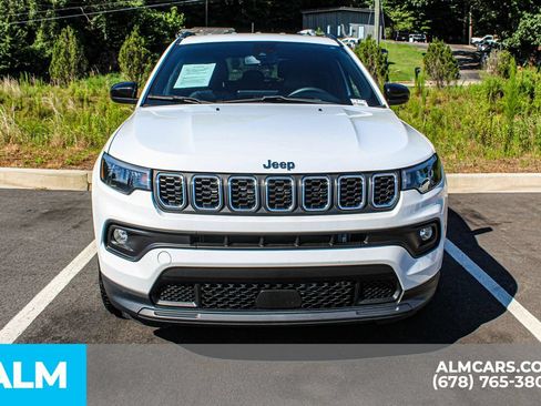 Used 2024 Jeep Compass Latitude AWD/4WD image 9
