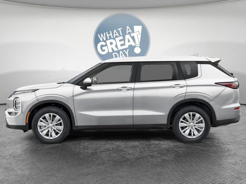 New 2026 Mitsubishi Outlander ES AWD/4WD image 3