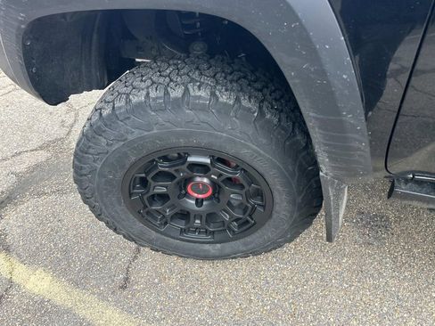 Used 2023 Toyota Tacoma TRD Off-Road w/ Advanced Technology Package image 17