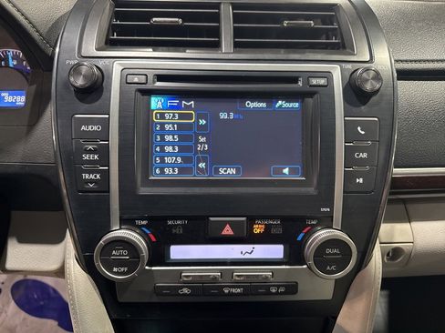 Used 2014 Toyota Camry XLE image 22