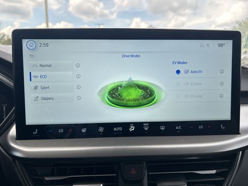 New 2025 Ford Escape SE image 25