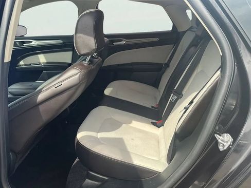 Used 2020 Ford Fusion SE w/ Equipment Group 151A FWD image 10