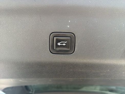 Used 2023 GMC Yukon Denali image 10