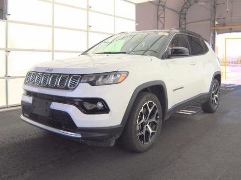 Used 2025 Jeep Compass Limited AWD/4WD image 3