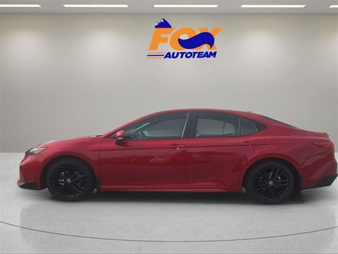 New 2026 Toyota Camry SE image 2