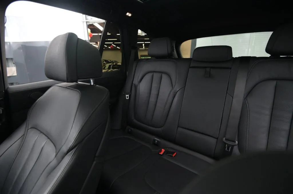 Used 2021 BMW X5 M50i AWD/4WD image 44