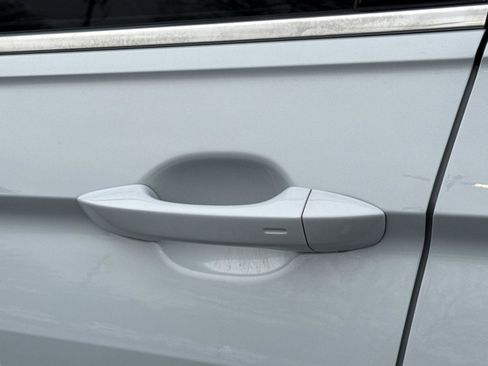 Used 2018 Volkswagen Tiguan SEL Premium w/ R-Line Package image 31