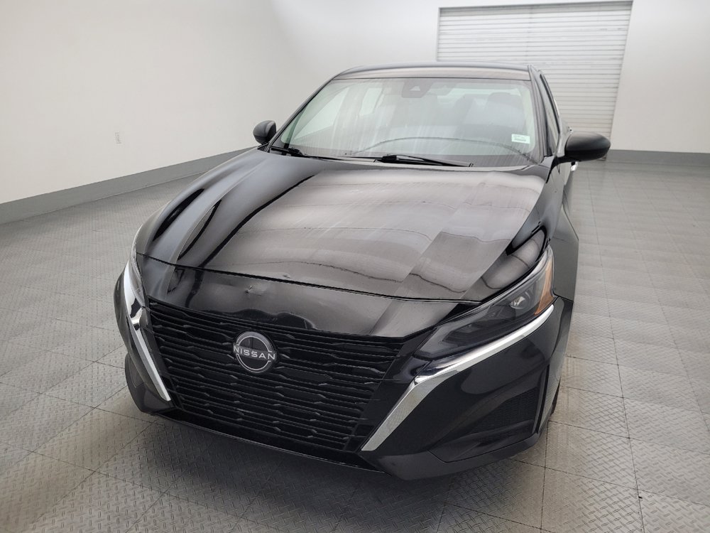 Used 2025 Nissan Altima 2.5 SV FWD image 15