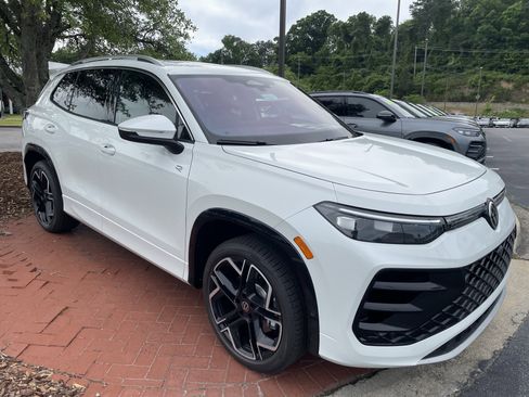 New 2026 Volkswagen Tiguan SEL R-Line AWD/4WD image 3