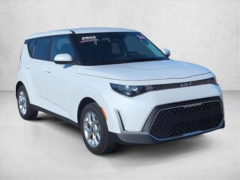 Used 2024 Kia Soul LX w/ Option Group 015 FWD image 3