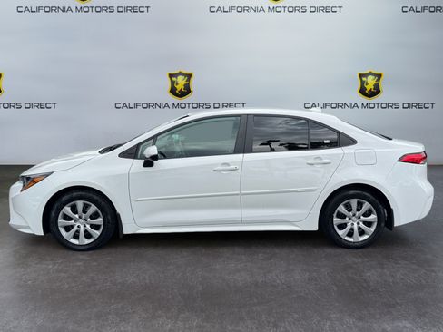 Used 2025 Toyota Corolla LE FWD image 2
