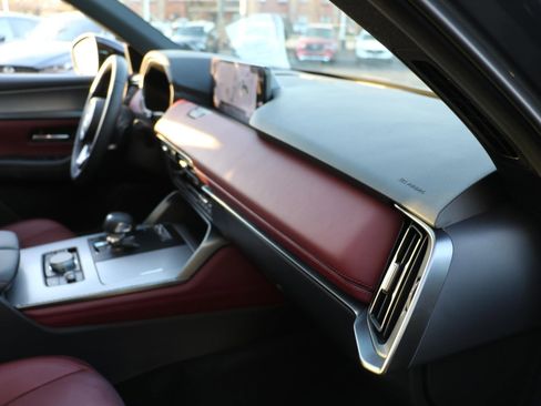 Certified 2025 MAZDA CX-70 Plug-In Hybrid w/ Premium Plus image 8