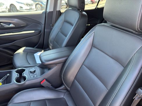 Used 2023 GMC Terrain SLT image 13