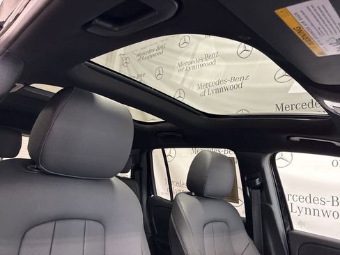 Used 2025 Mercedes-Benz GLB 250 4MATIC image 21