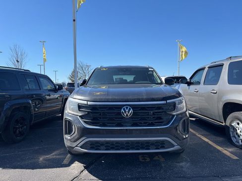 Used 2024 Volkswagen Atlas Cross Sport SE image 2