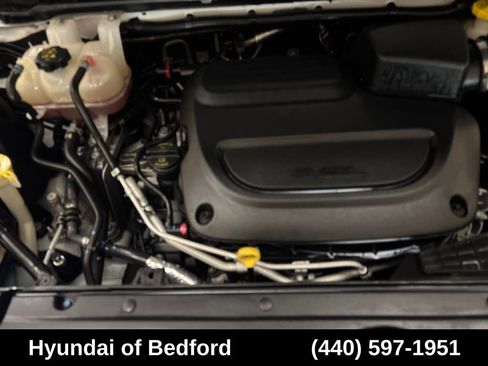 Used 2023 Chrysler Pacifica Limited FWD image 28