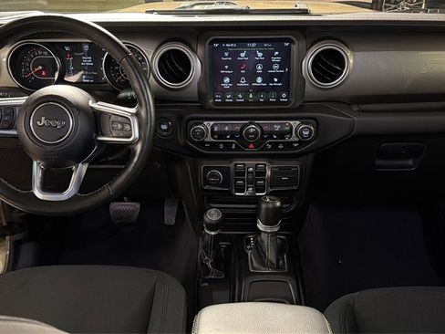 Used 2020 Jeep Gladiator Overland image 17