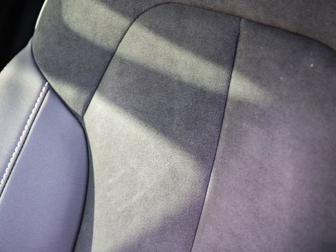 Used 2023 Volvo XC40 Recharge Plus image 28