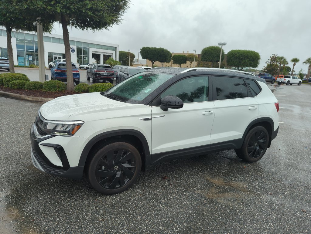 Used 2024 Volkswagen Taos SE AWD/4WD image 13