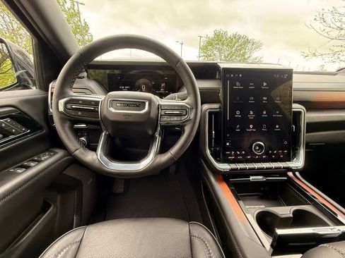 Used 2025 GMC Yukon Denali image 30